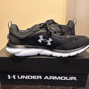Under Armour Black and White Running shoe UA Charged Assert 9 Size 10.5
